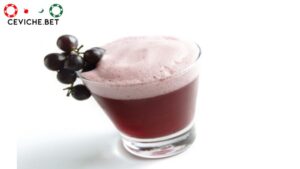 Explorando la Tradición Culinaria Peruana: El Refrescante “Sauco Sour”