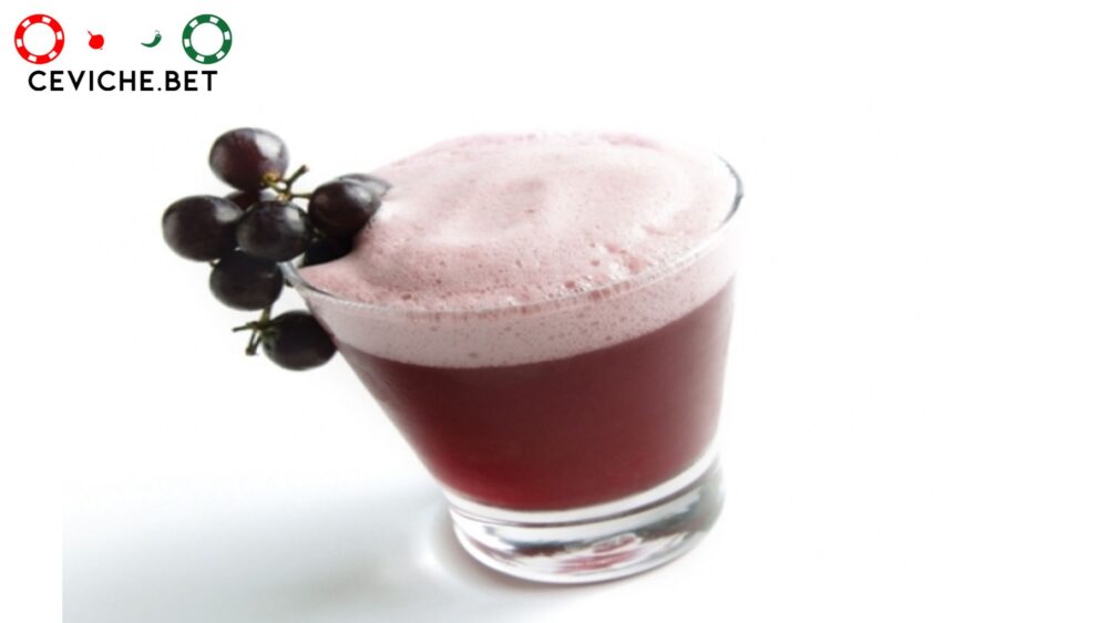Explorando la Tradición Culinaria Peruana: El Refrescante “Sauco Sour”